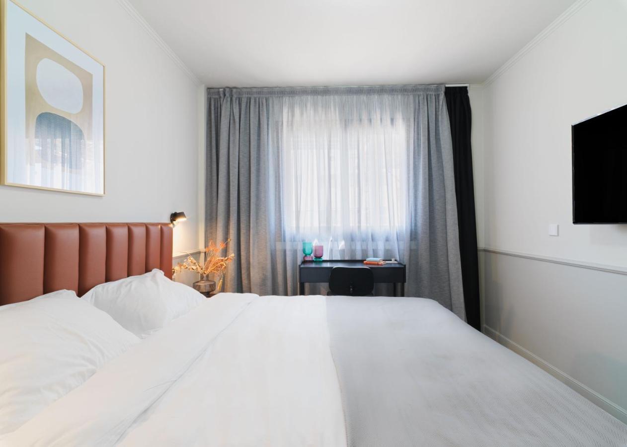 Liv The City Suites Adults Only Larnaca Esterno foto