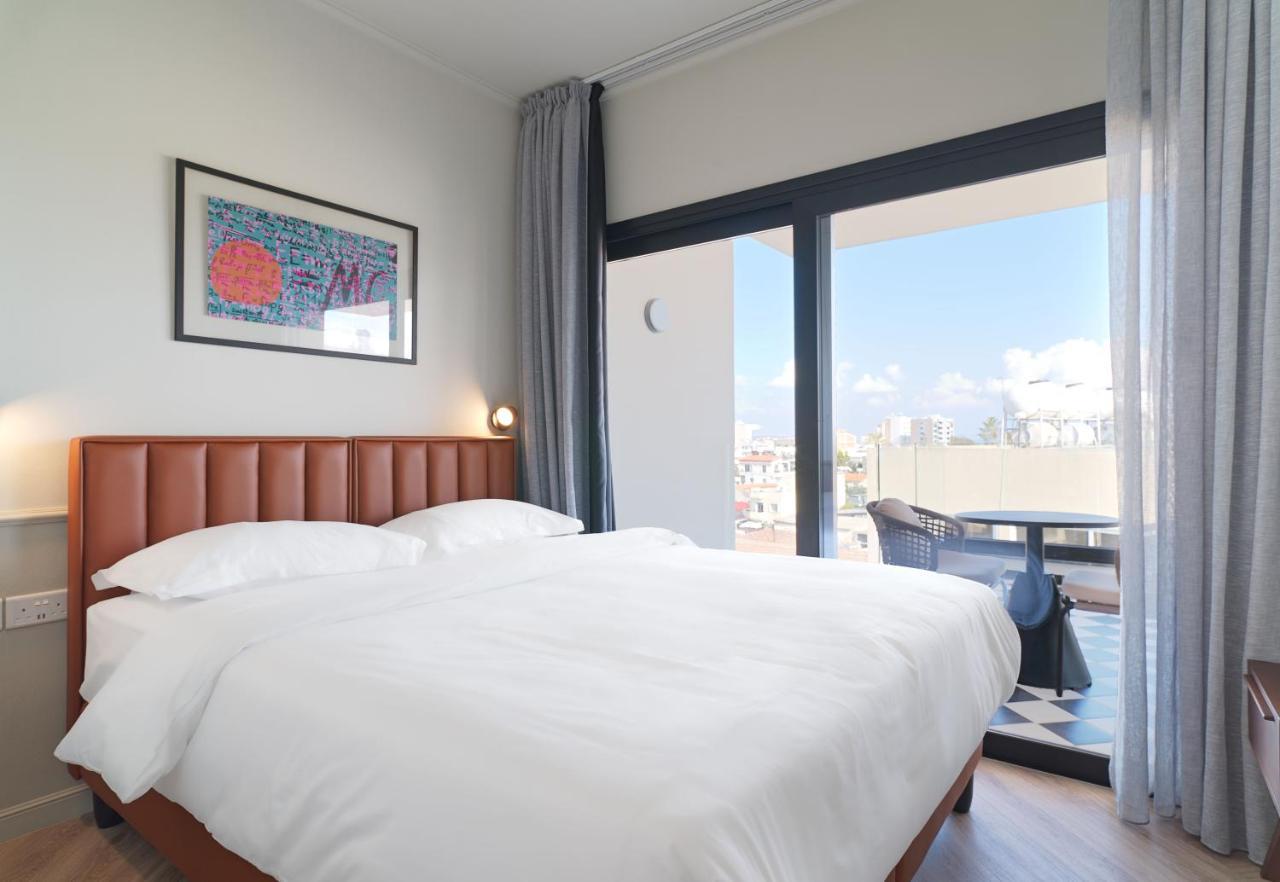 Liv The City Suites Adults Only Larnaca Esterno foto