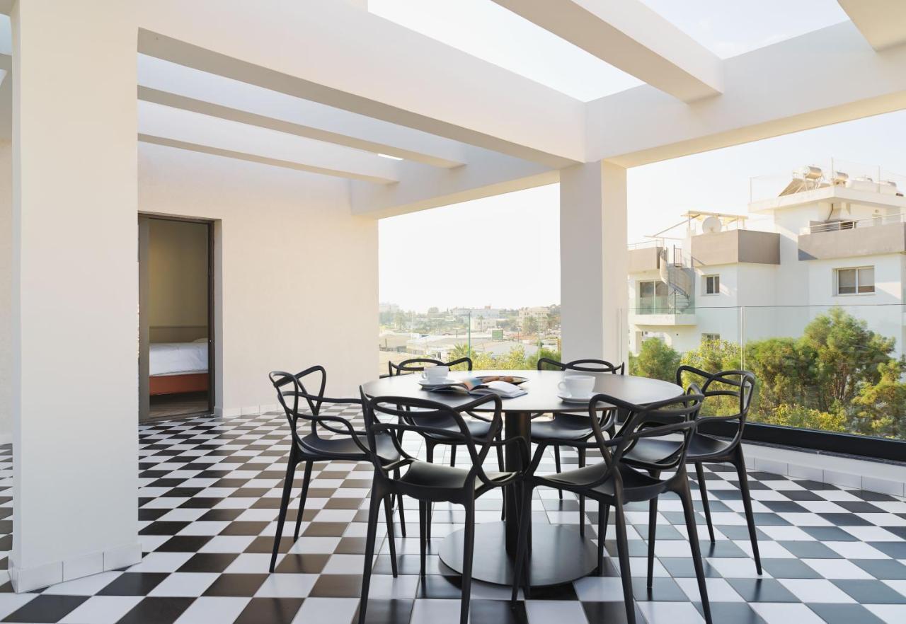 Liv The City Suites Adults Only Larnaca Esterno foto