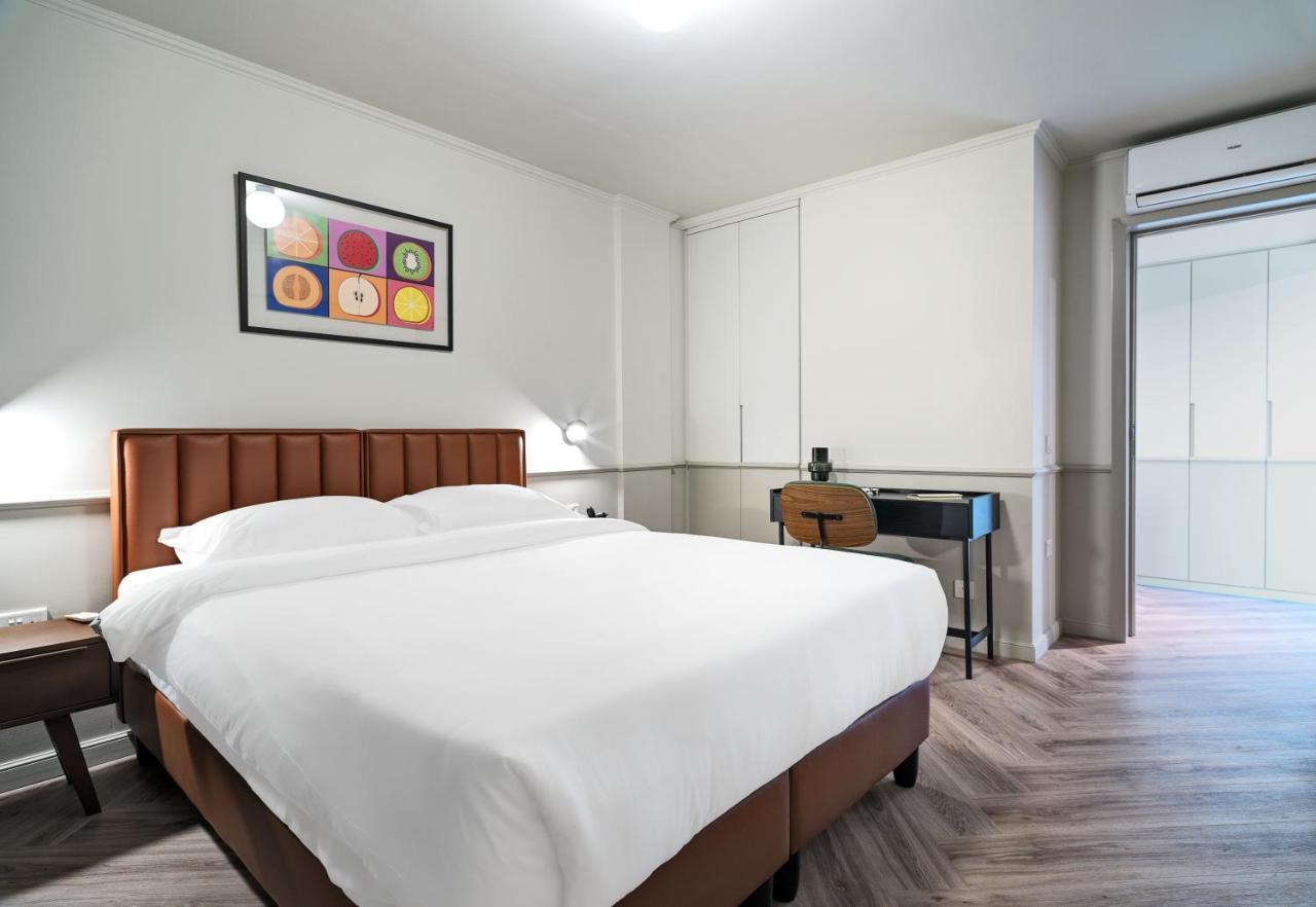 Liv The City Suites Adults Only Larnaca Esterno foto