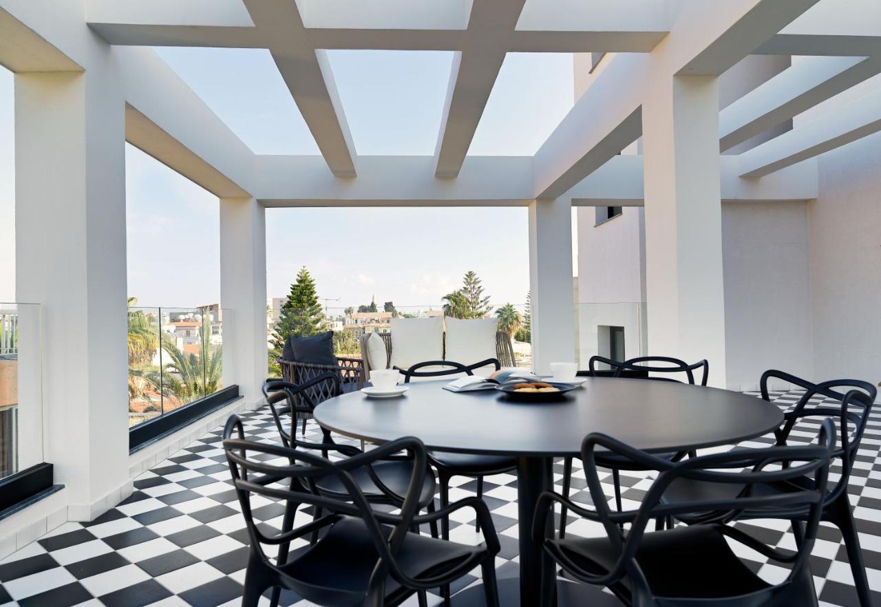 Liv The City Suites Adults Only Larnaca Esterno foto