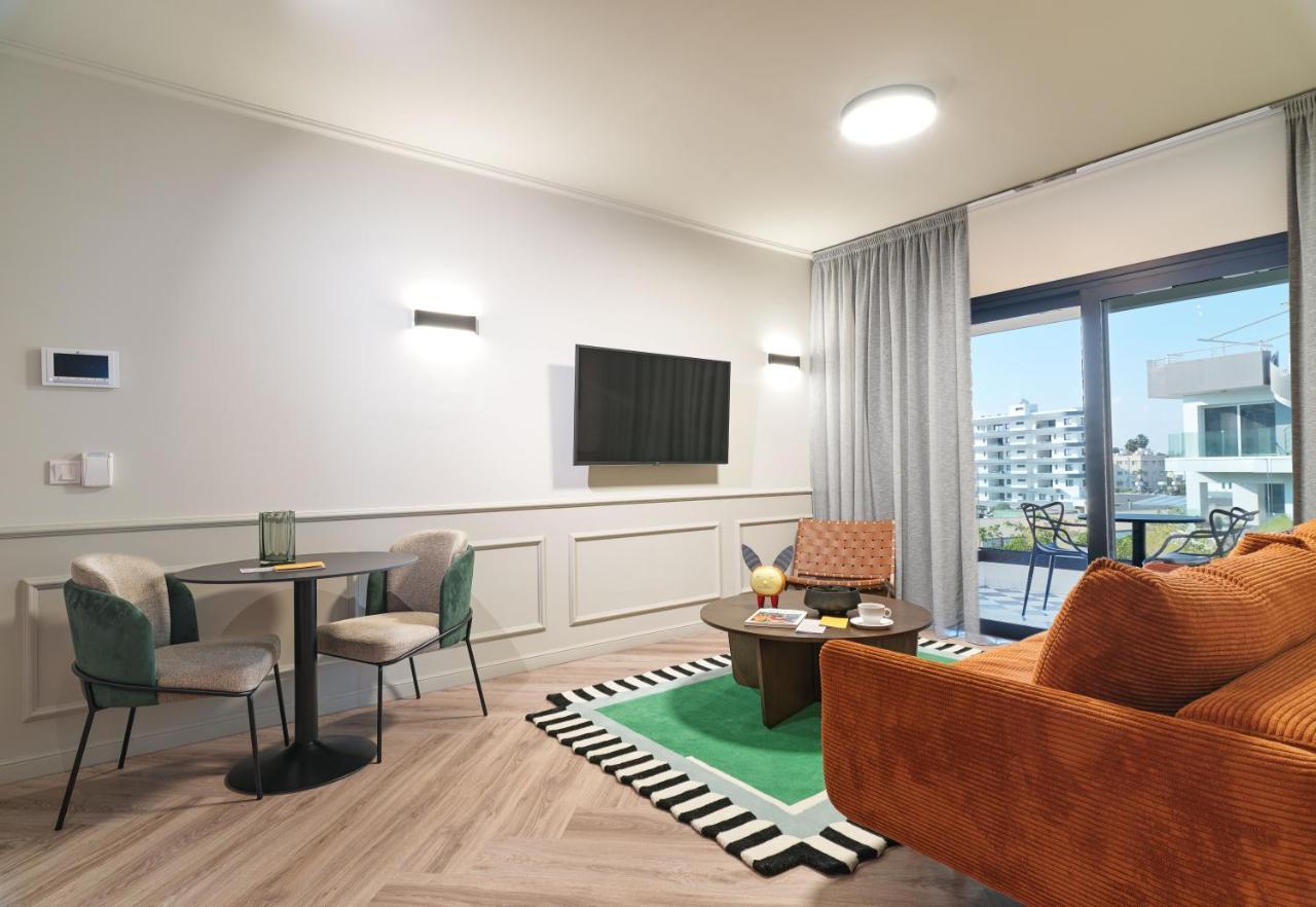 Liv The City Suites Adults Only Larnaca Esterno foto