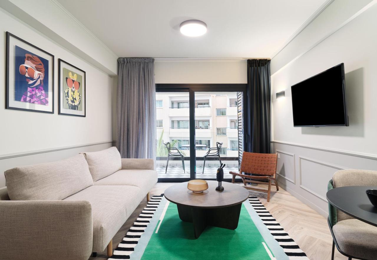 Liv The City Suites Adults Only Larnaca Esterno foto