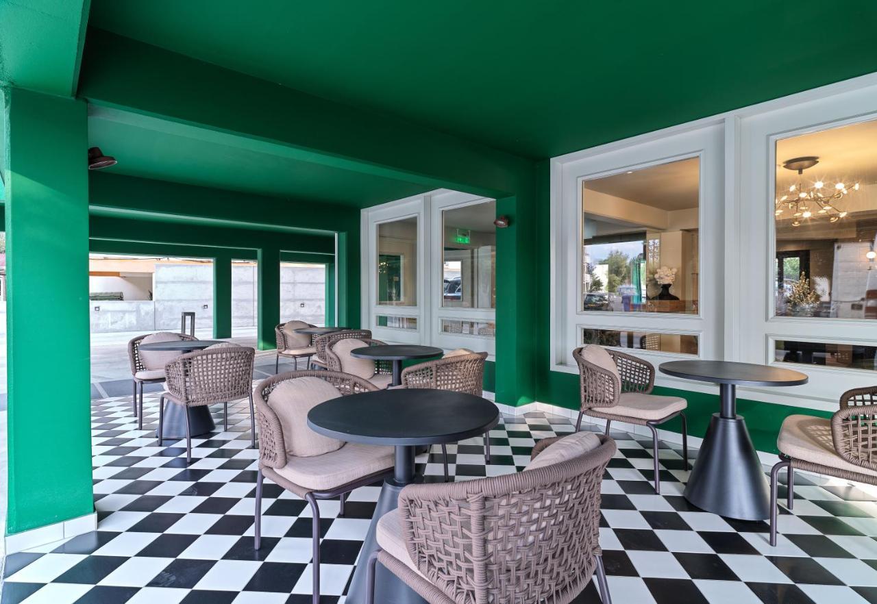 Liv The City Suites Adults Only Larnaca Esterno foto
