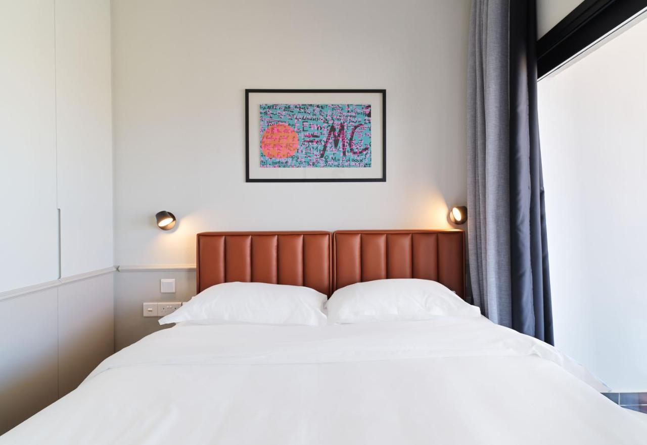 Liv The City Suites Adults Only Larnaca Esterno foto