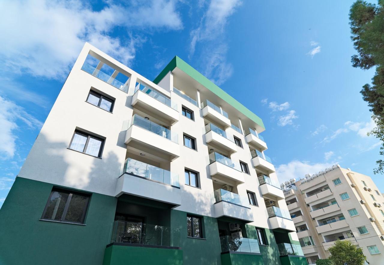 Liv The City Suites Adults Only Larnaca Esterno foto