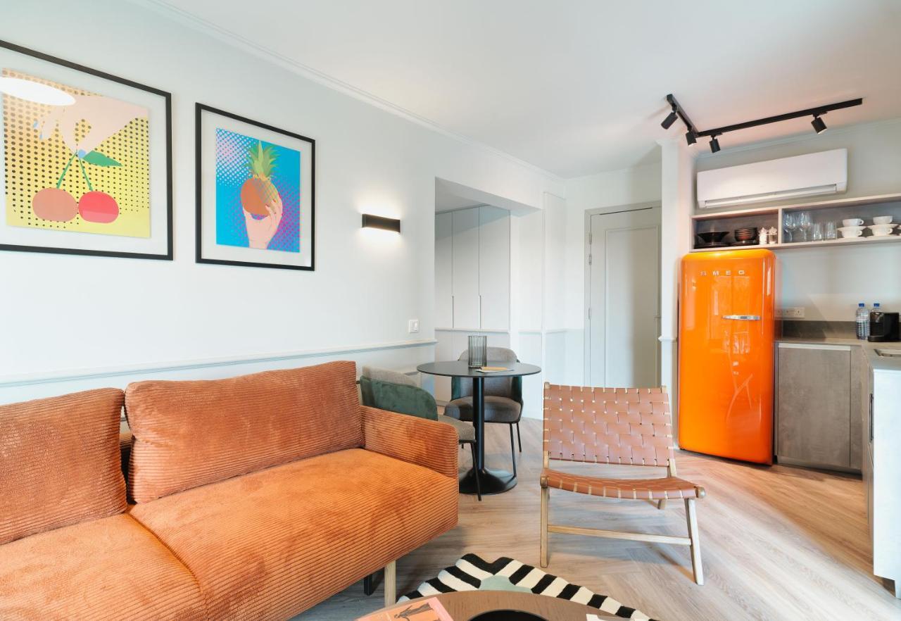 Liv The City Suites Adults Only Larnaca Esterno foto