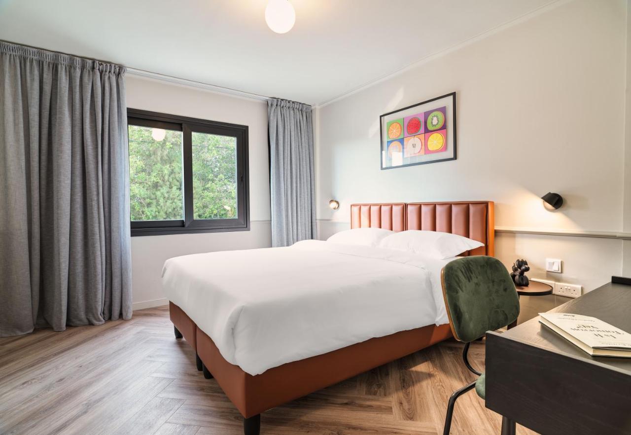 Liv The City Suites Adults Only Larnaca Esterno foto