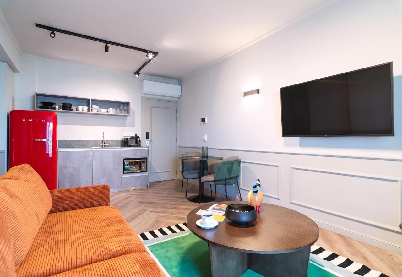 Liv The City Suites Adults Only Larnaca Esterno foto