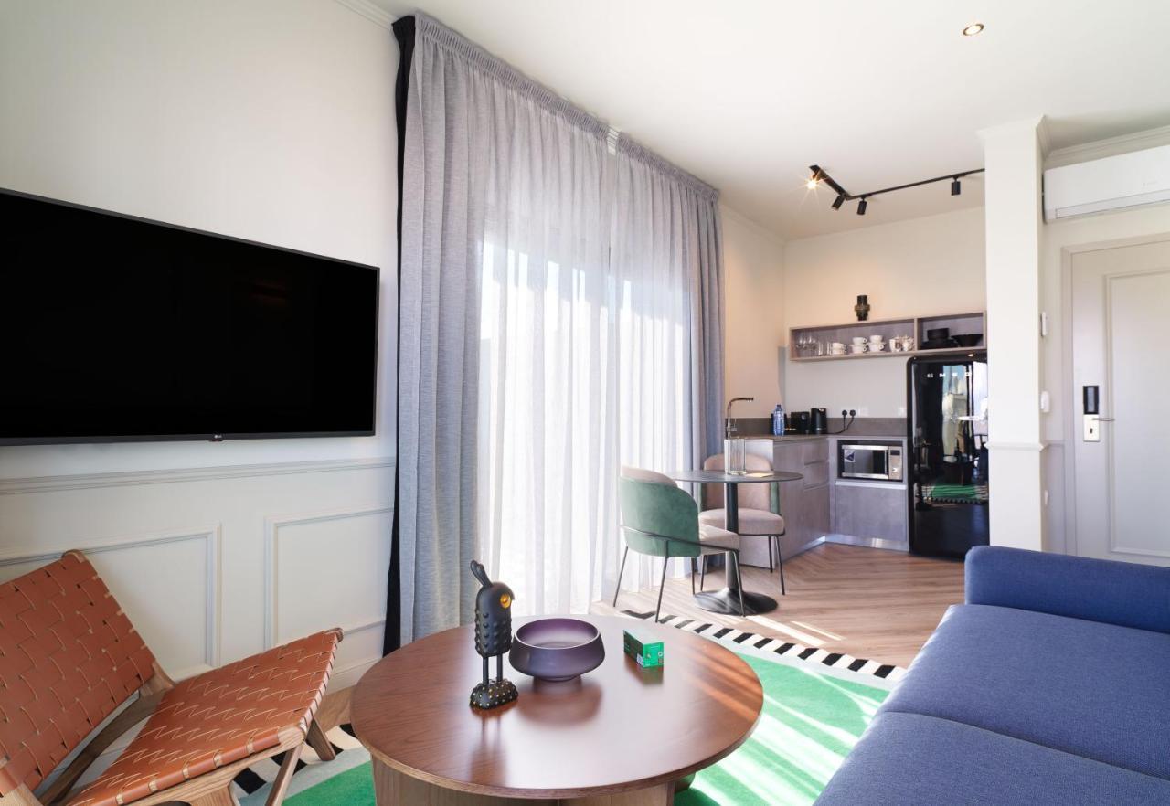 Liv The City Suites Adults Only Larnaca Esterno foto