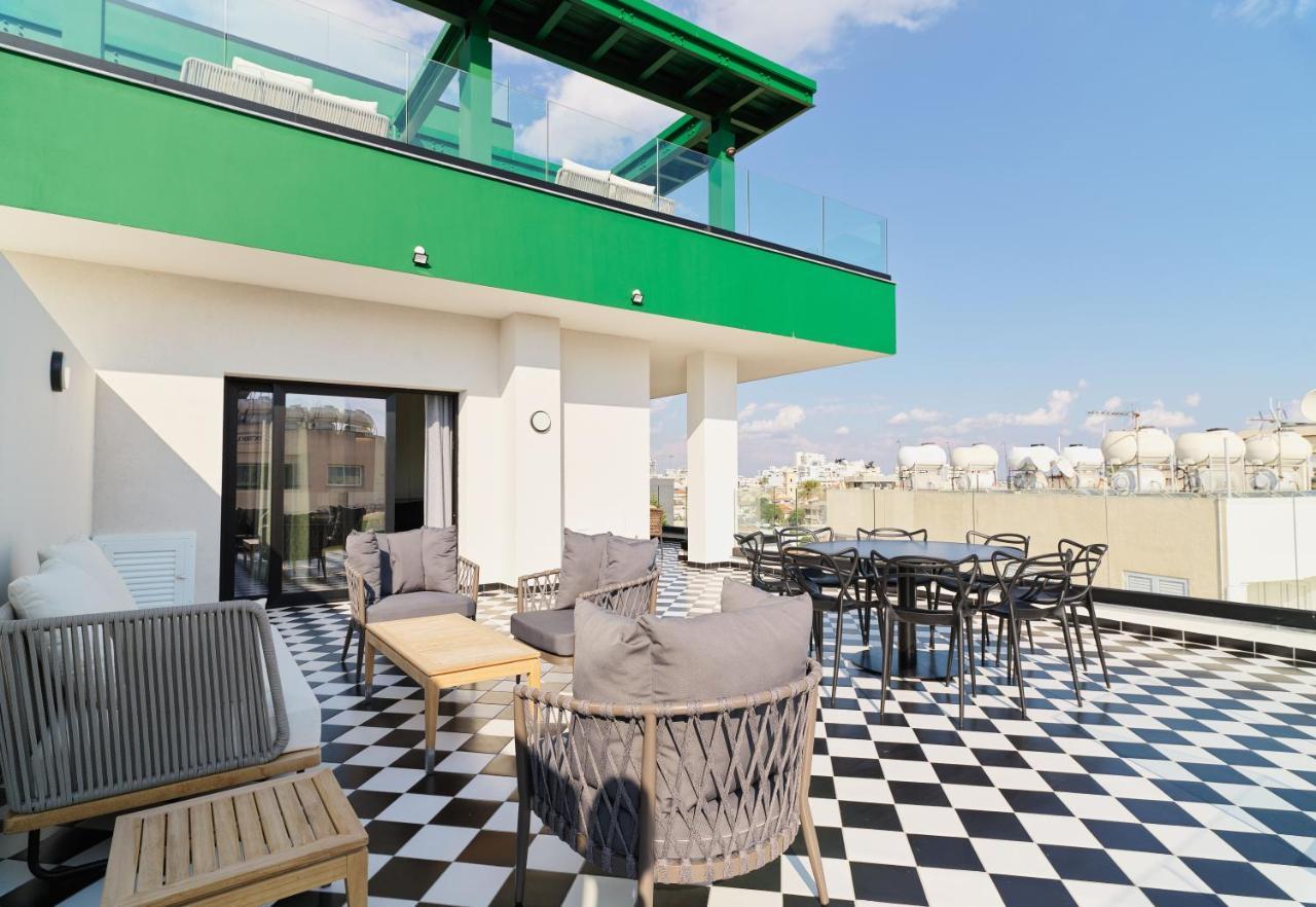 Liv The City Suites Adults Only Larnaca Esterno foto