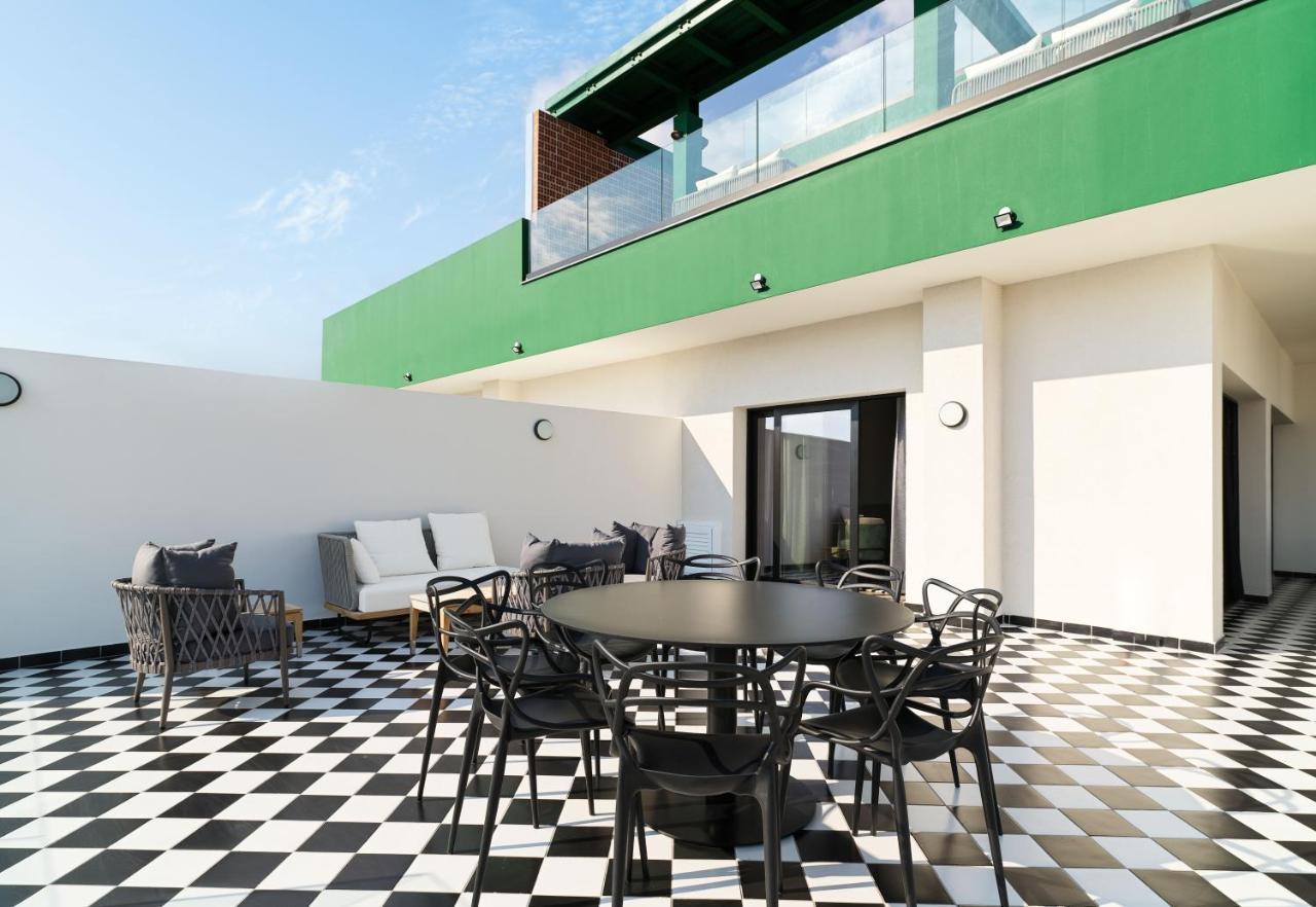 Liv The City Suites Adults Only Larnaca Esterno foto