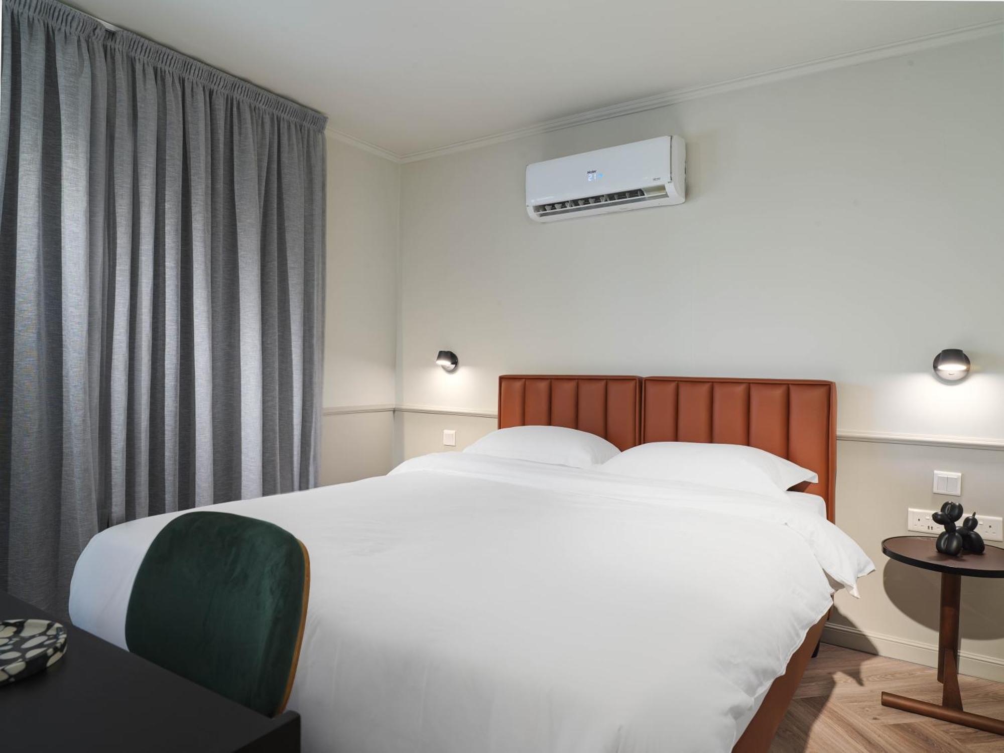 Liv The City Suites Adults Only Larnaca Esterno foto