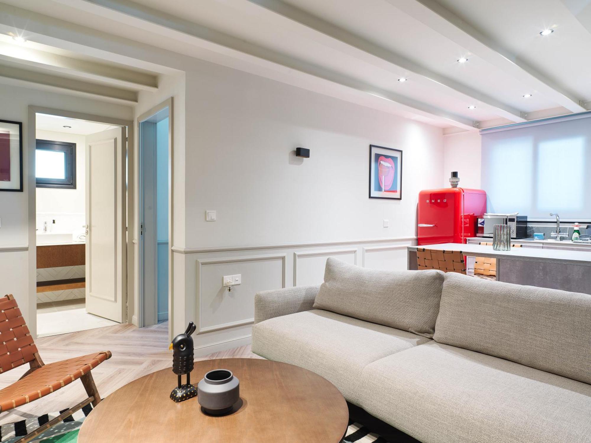 Liv The City Suites Adults Only Larnaca Esterno foto