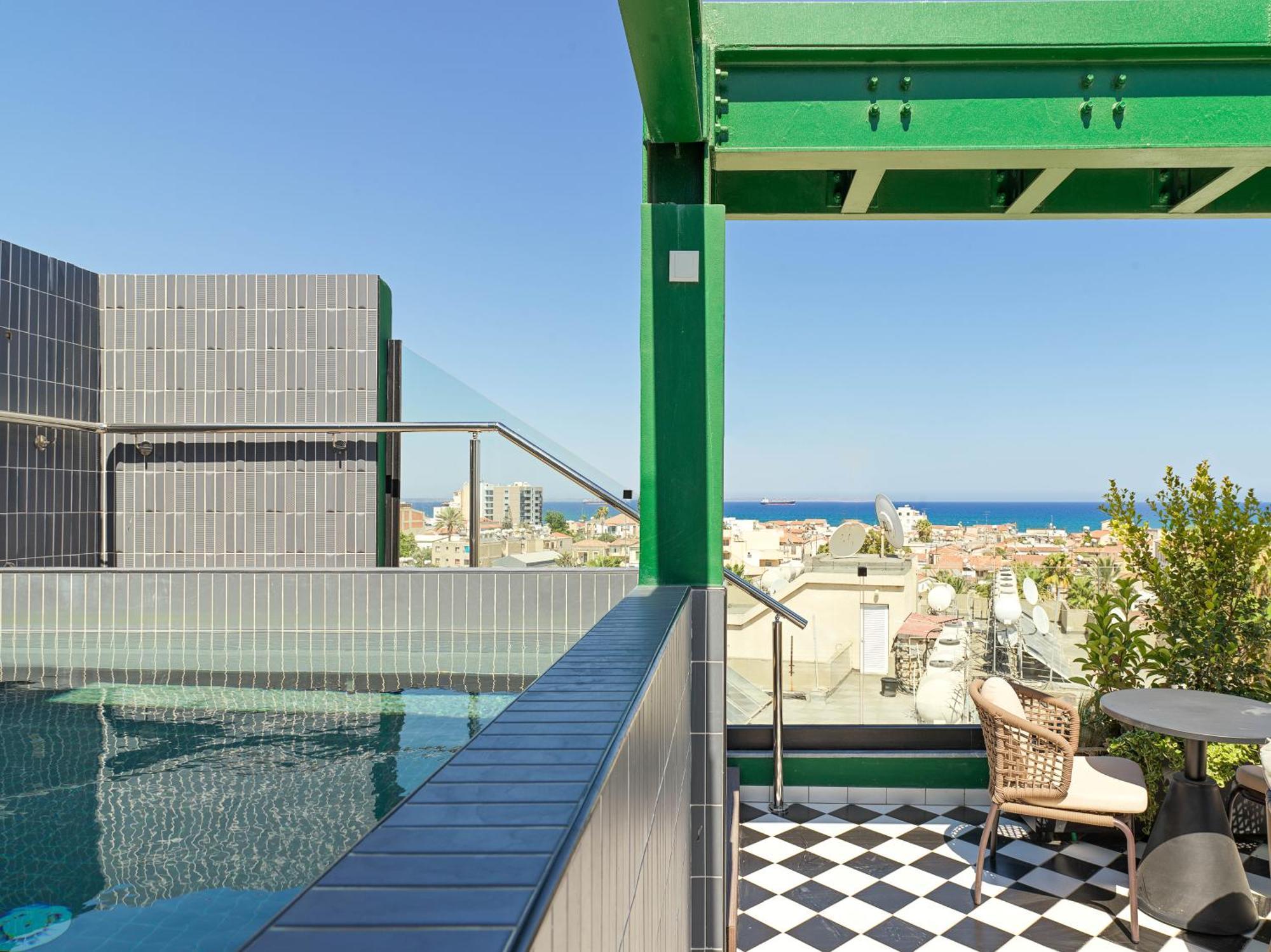 Liv The City Suites Adults Only Larnaca Esterno foto